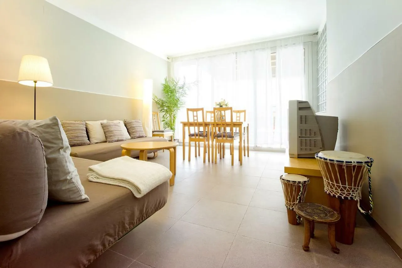 Amplio apartamento con terraza en zona muy tranquila Esplugues de Llobregat