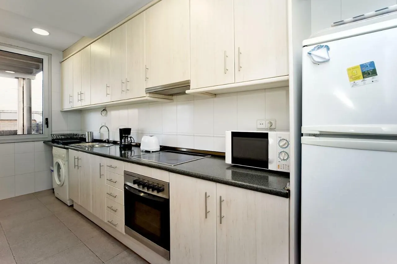 Amplio apartamento con terraza en zona muy tranquila Esplugues de Llobregat 0*,