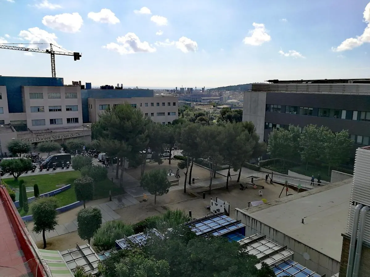 Amplio apartamento con terraza en zona muy tranquila Esplugues de Llobregat